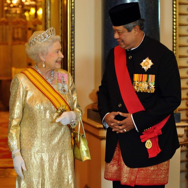 President SBY Warmly Received by Queen Elizabeth II at Buckingham Palace November 2012