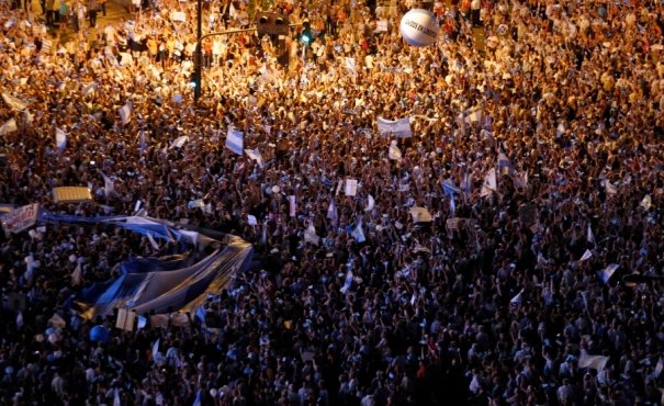 1000s argentine_protest